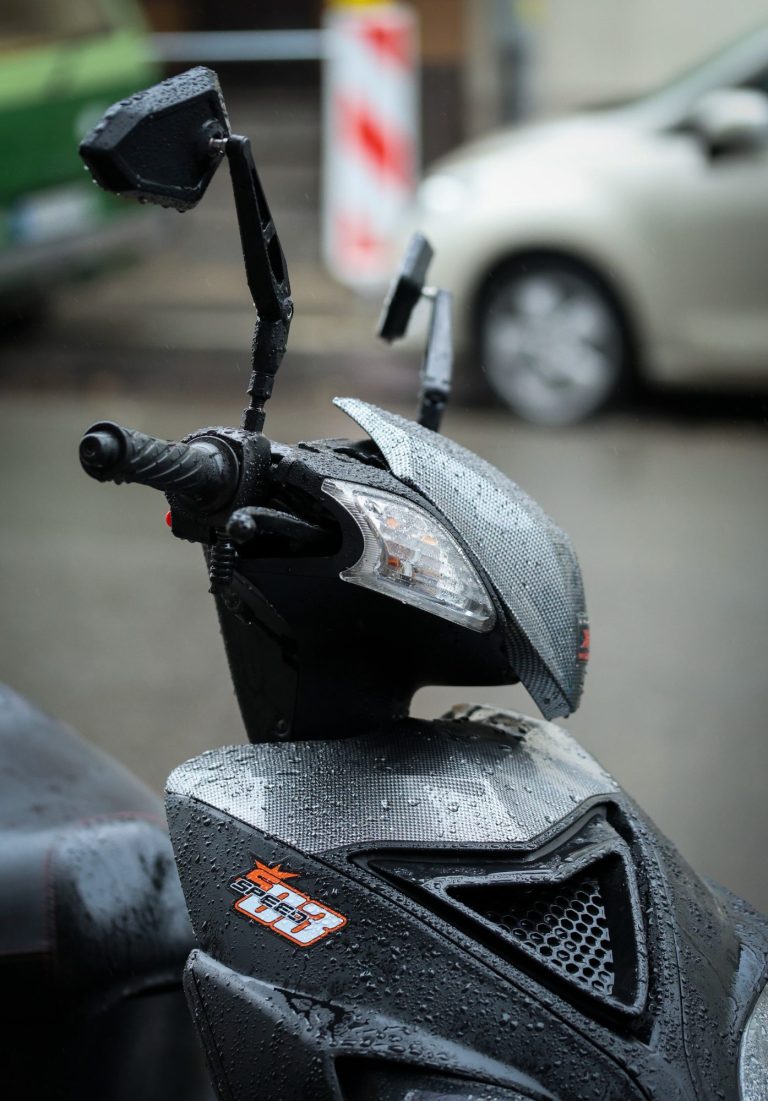 2TaktGarage Krefeld Motorroller Service: ersatzteile, Inspektionen und vieles mehr Motorroller schwarz