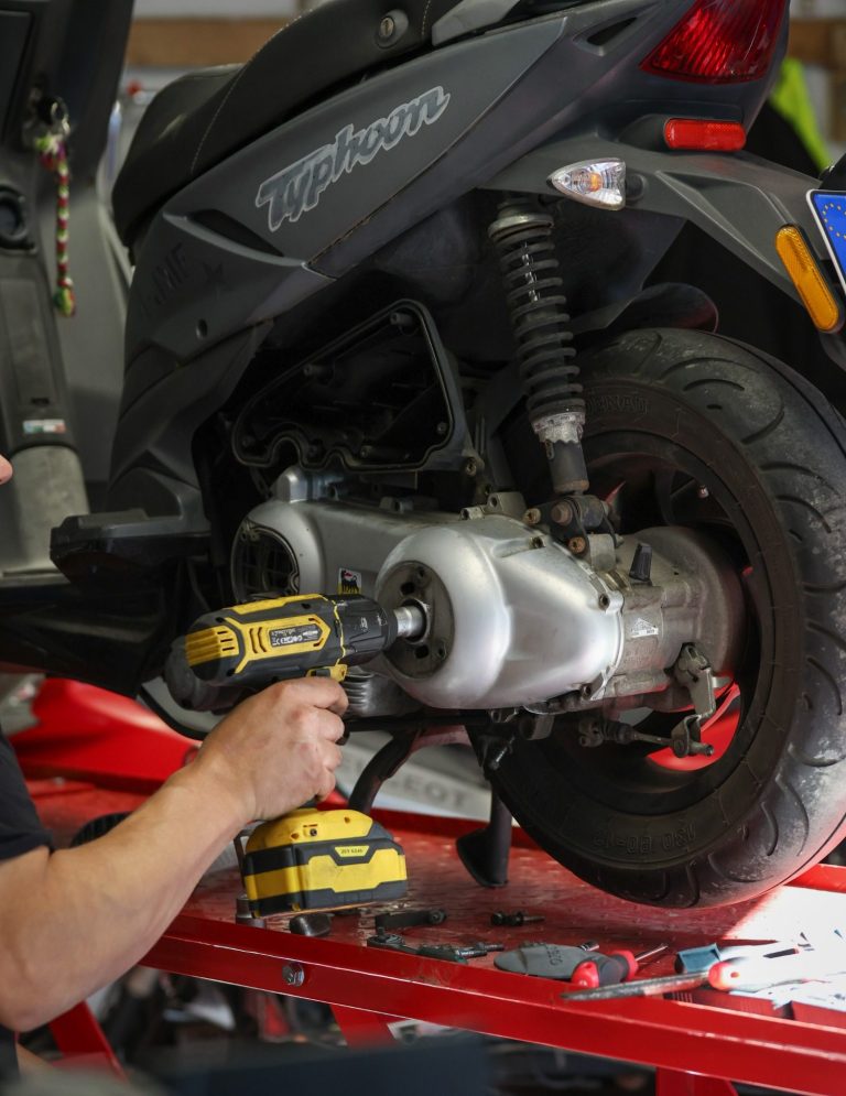 2TaktGarage Krefeld: Ersatzteile, Flüssigkeiten, Inspektionen 2TaktGarage Krefeld: Ersatzteile, Flüssigkeiten, Inspektionen